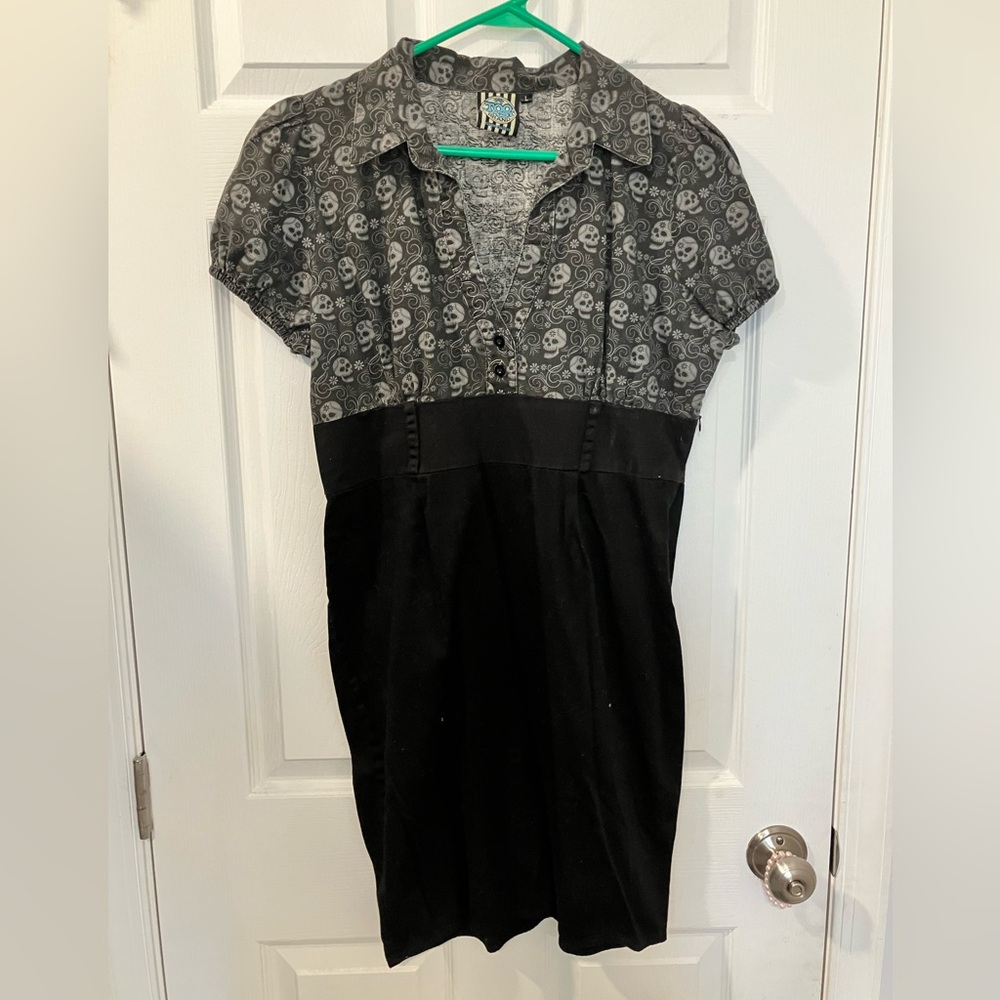 EUC Too Fast collared wiggle dress skull print on top Large purchased 2010-2012